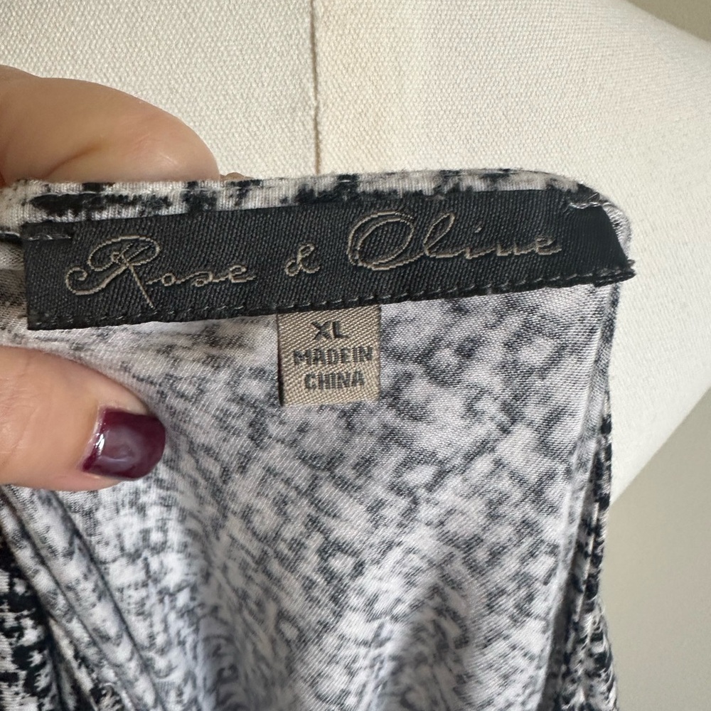 Black and White Tunic Shirt - XL - Picture 5 of 7